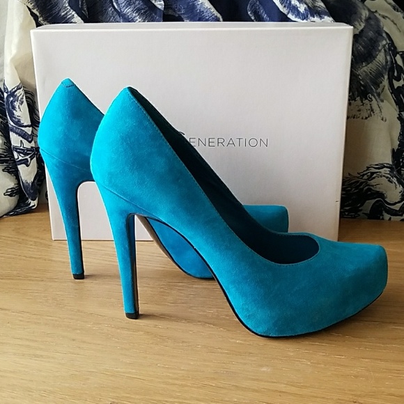 BCBG Teal Suede Platform Heels - Picture 4 of 9